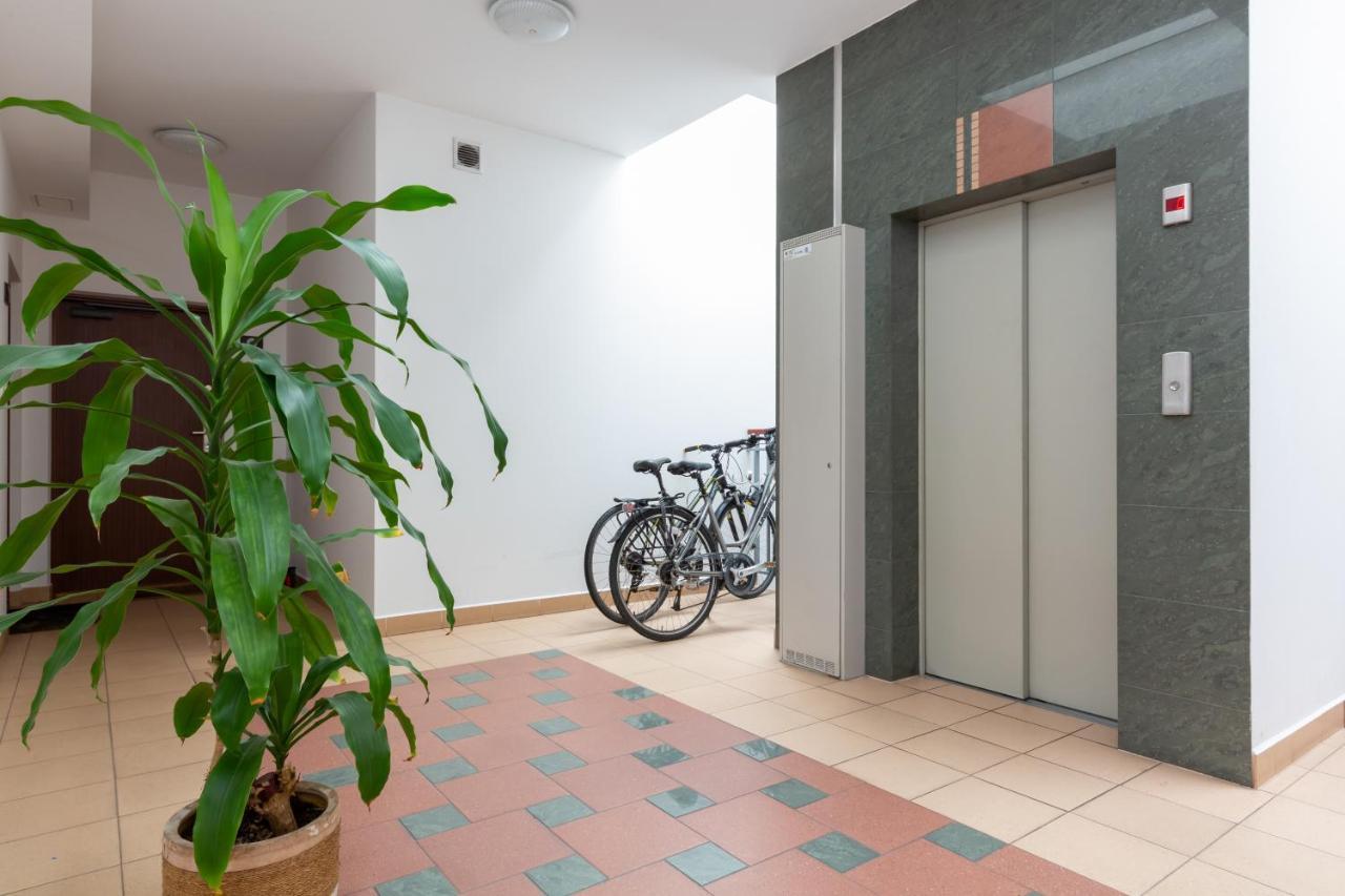Apartments Chelmonskiego Warsaw Ursus By Noclegi Renters Varsóvia Exterior foto
